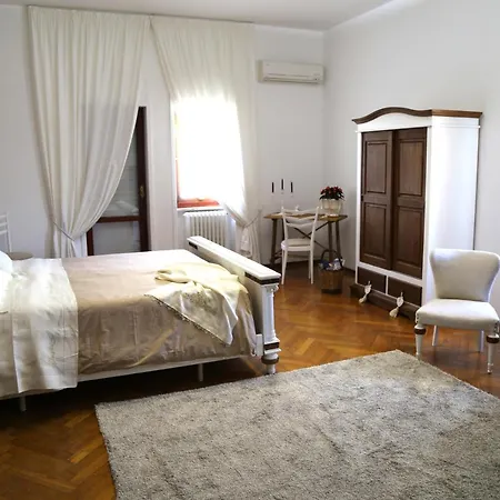 Viro House Bed & Breakfast *